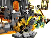 LEGO® Ninjago Le donjon du Sorcier au Crâne figurines