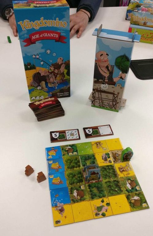 Kingdomino: Age of Giants components