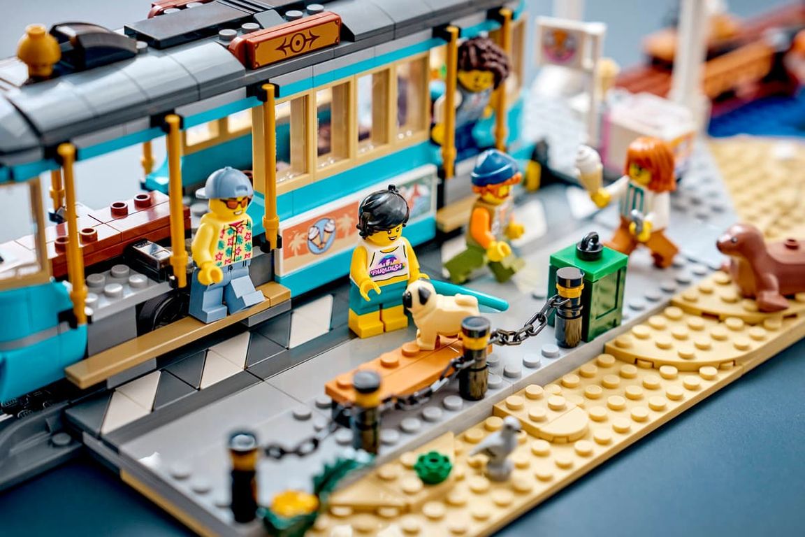 LEGO® City Classic Beach Streetcar