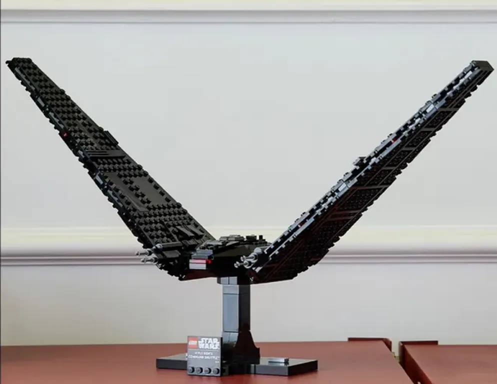 LEGO® Star Wars Kylo Ren's Command Shuttle