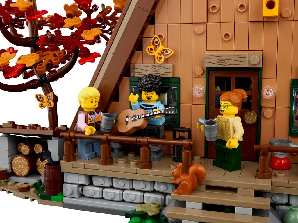 LEGO® Ideas A-Frame Cabin minifigures