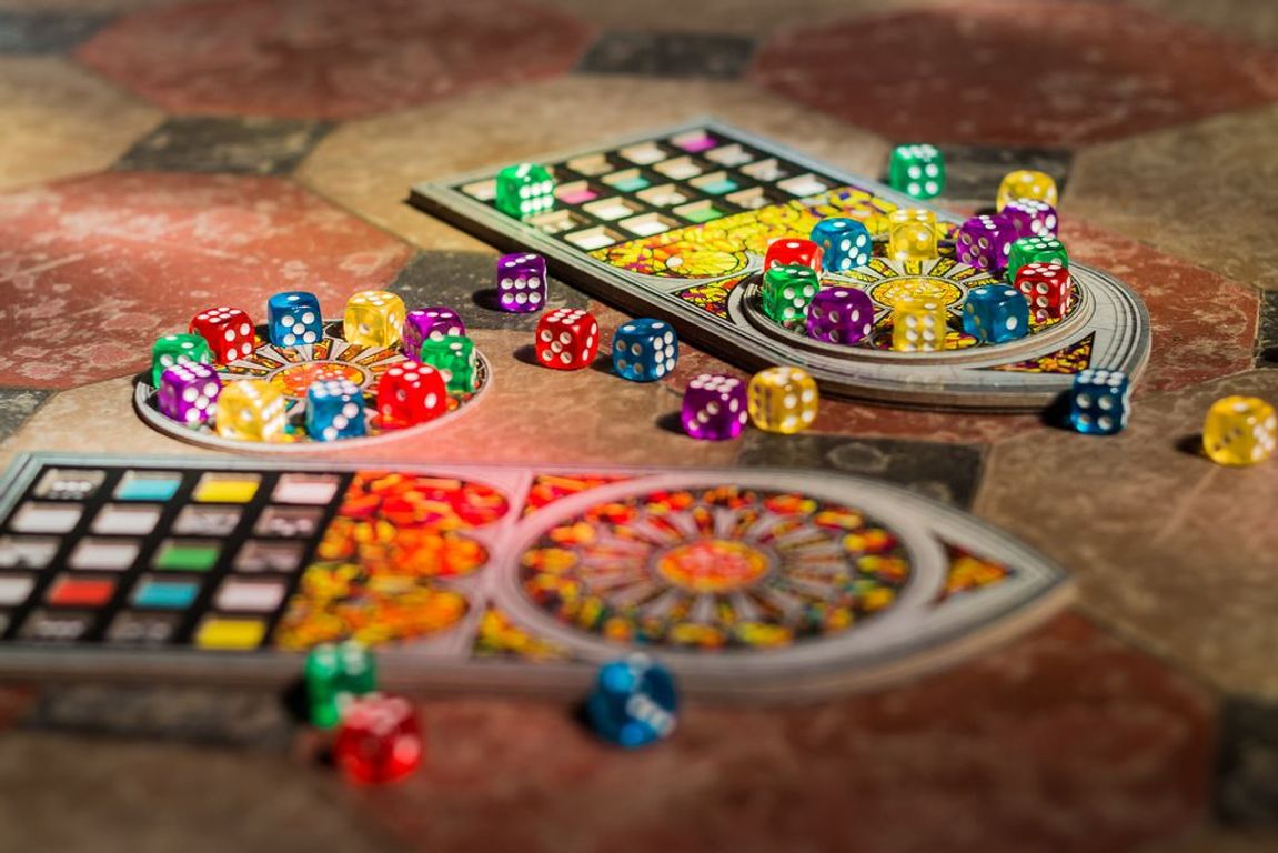 Sagrada: 5 & 6 Player Expansion components