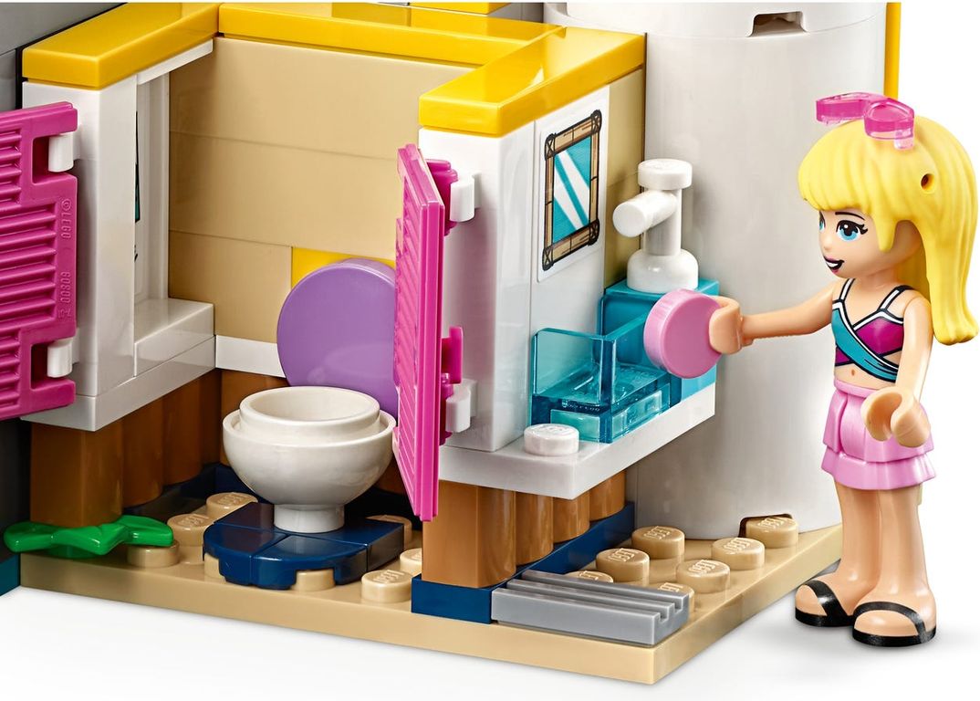 LEGO® Friends Andrea's Pool Party interior