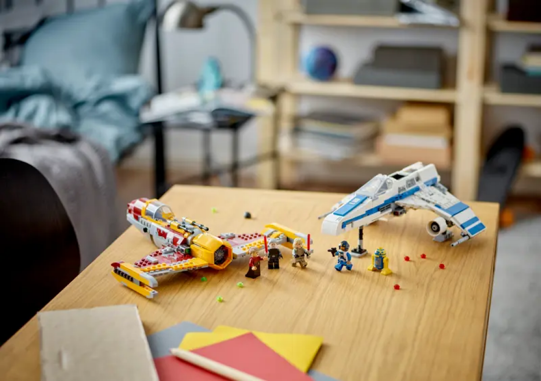 LEGO® Star Wars E-Wing della Nuova Repubblica vs. Starfighter di Shin Hati