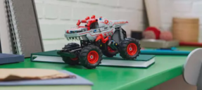 LEGO® Technic Pull-back Monster Jam ThunderROARus