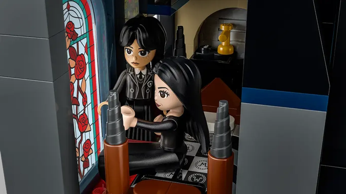 LEGO® Wednesday Morticias Landhaus