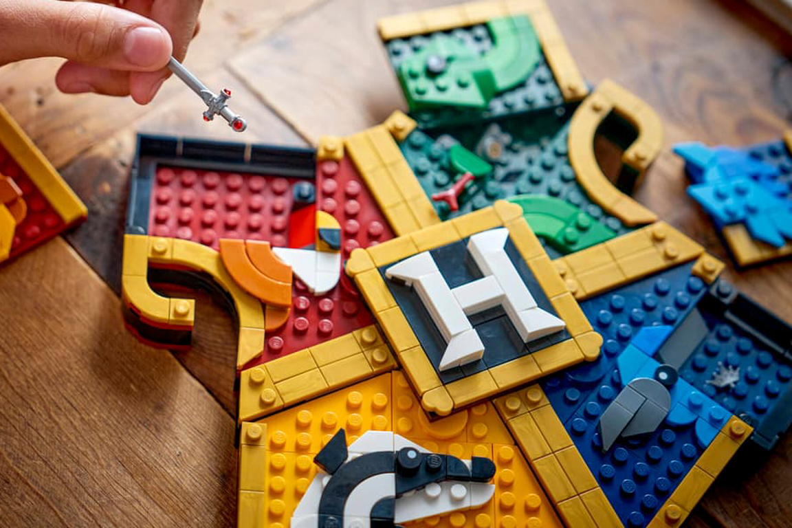 LEGO® Harry Potter™ Hogwarts™ House Crest