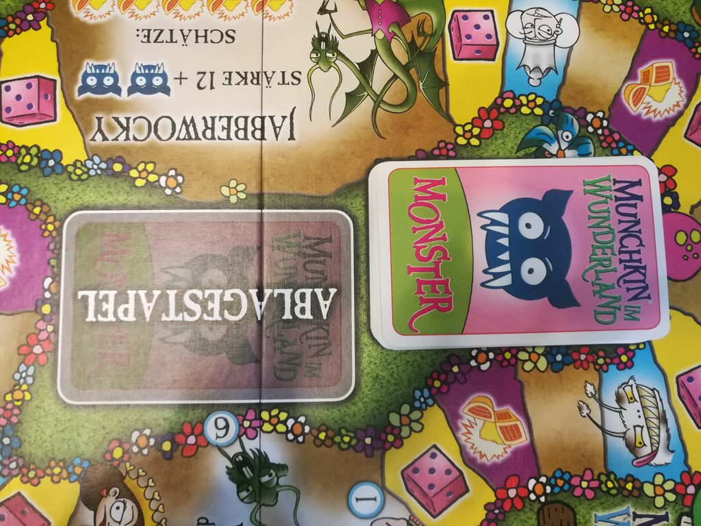 Munchkin Wonderland components