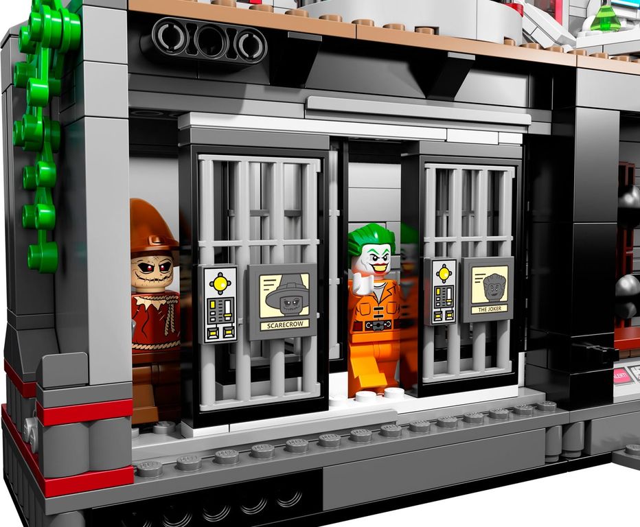 LEGO® DC Superheroes Batman™: Arkham Asylum Breakout gameplay