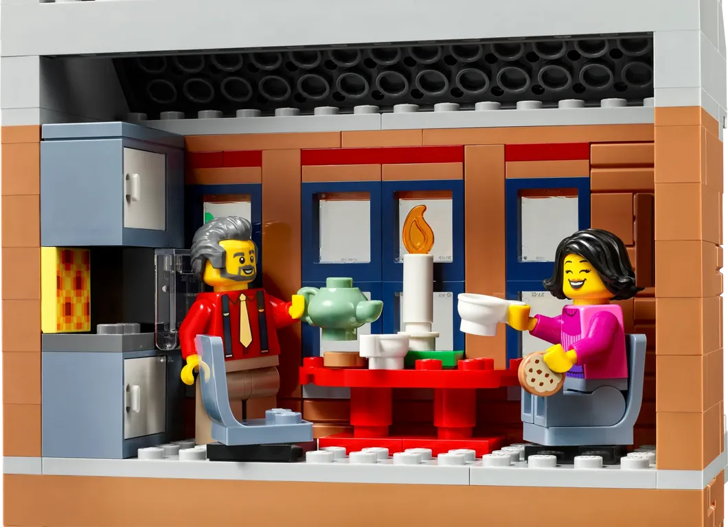 LEGO® Icons Natale nella strada principale interno