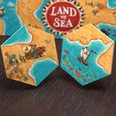 Land vs Sea tegels