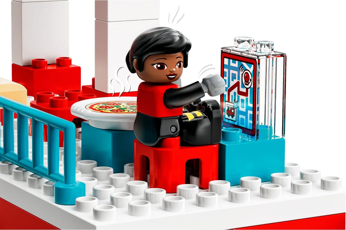 LEGO® DUPLO® Caserma dei Pompieri ed elicottero minifigure