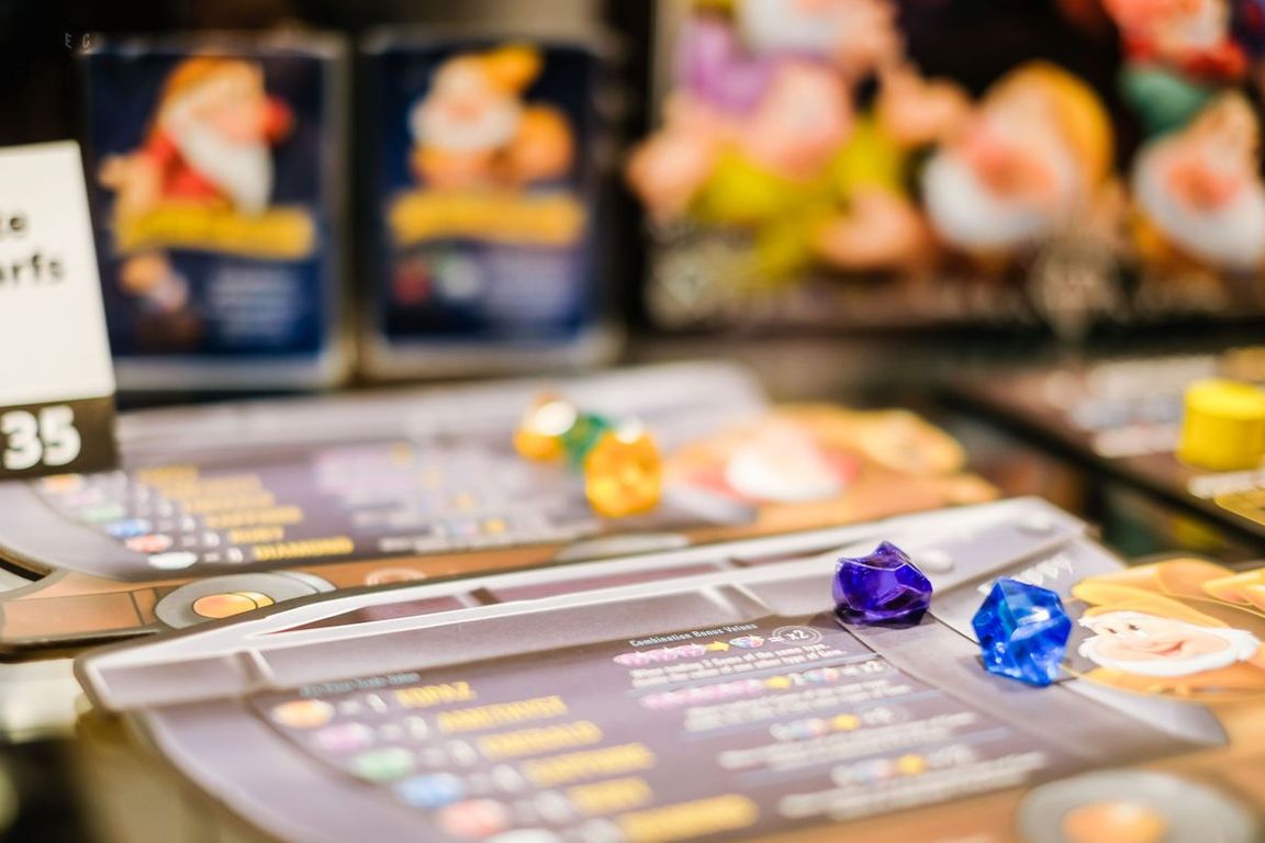 Snow White and the Seven Dwarfs: A Gemstone Mining Game components