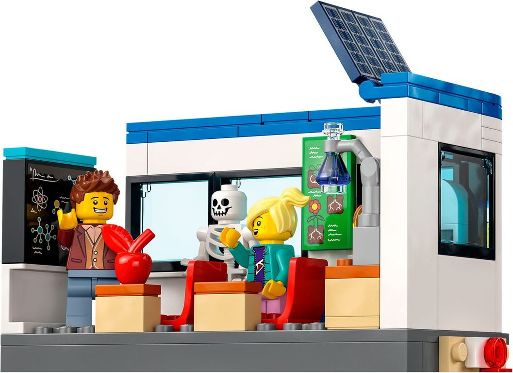 LEGO® City Schule mit Schulbus innere