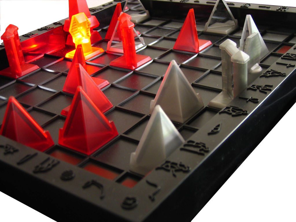 Khet: The Laser Game gameplay