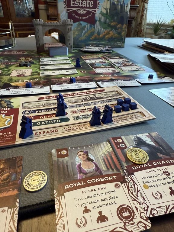 Estate: Raise the Realm komponenten
