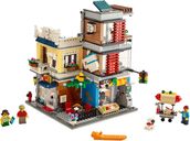 LEGO® Creator Stadthaus mit Zoohandlung & Café komponenten