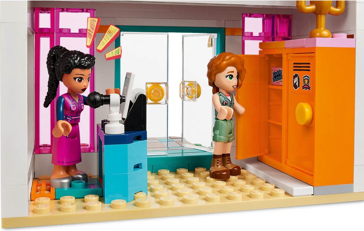 LEGO® Friends Escuela Internacional de Heartlake minifiguras