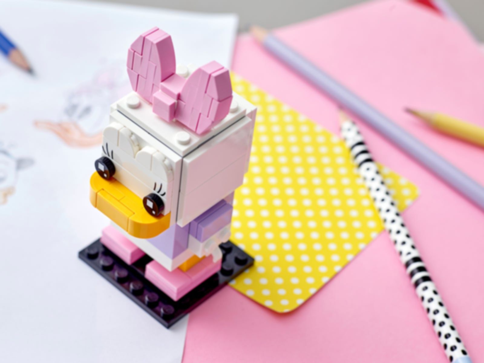 LEGO® BrickHeadz™ Pata Daisy jugabilidad