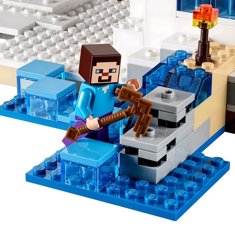 LEGO® Minecraft The Snow Hideout minifigures