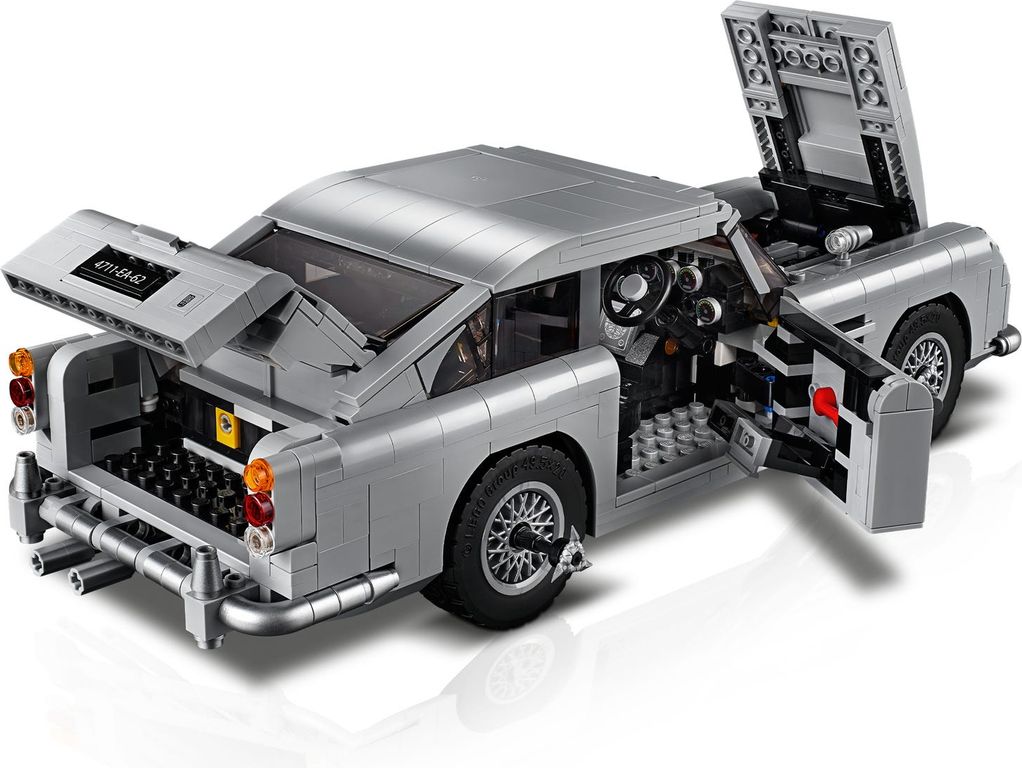 LEGO® Icons James Bond™ Aston Martin DB5 interior