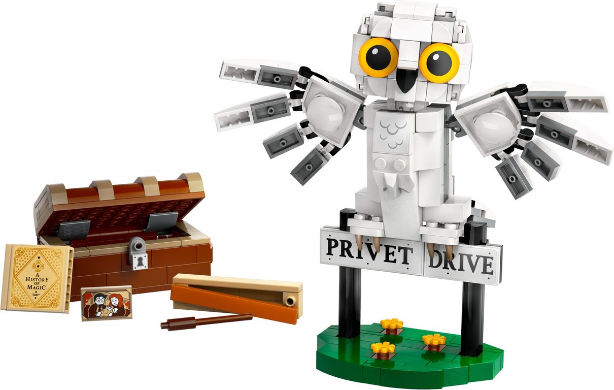 LEGO® Harry Potter™ Hedwig at 4 Privet Drive components