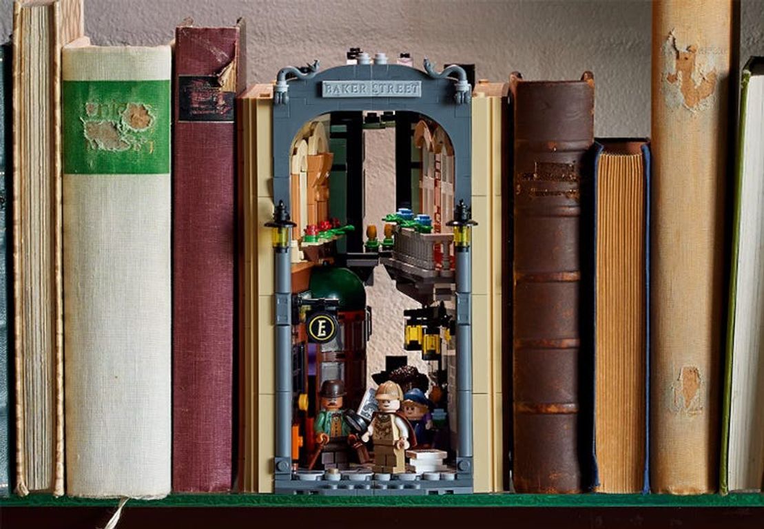 LEGO® Icons Sherlock Holmes: Book Nook