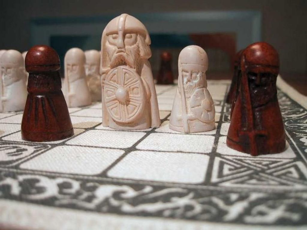 Hnefatafl partes