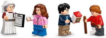 LEGO® Harry Potter™ Hogwarts™ Hospital Wing minifigures