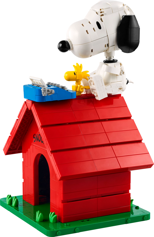LEGO® Ideas Peanuts: Snoopy's Doghouse components