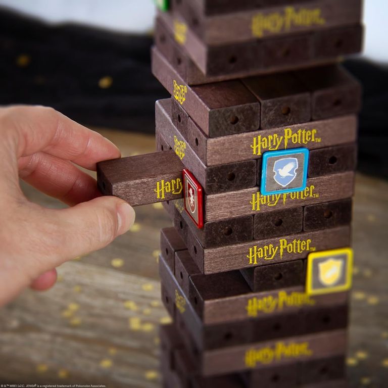 Jenga: Harry Potter gameplay