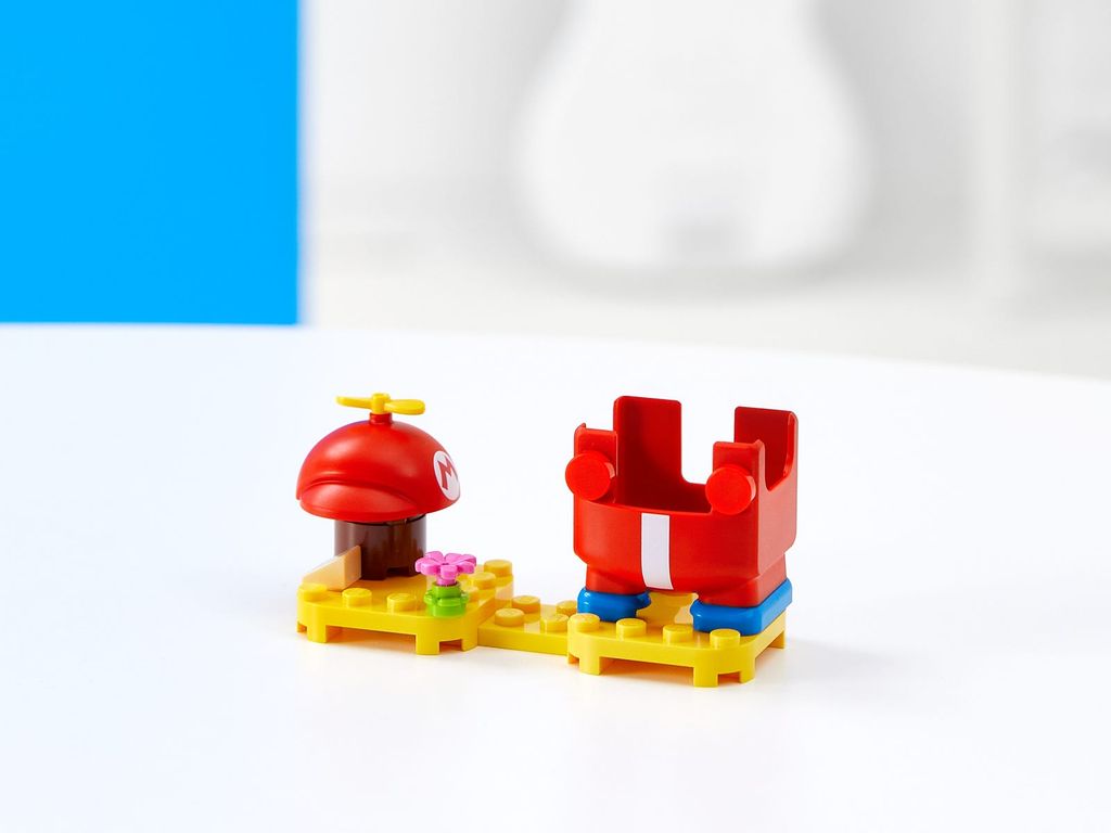 LEGO® Super Mario™ Propeller Mario Power-Up Pack components