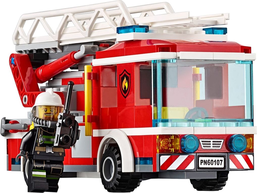 LEGO® City Feuerwehrfahrzeug mit fahrbarer Leiter spielablauf