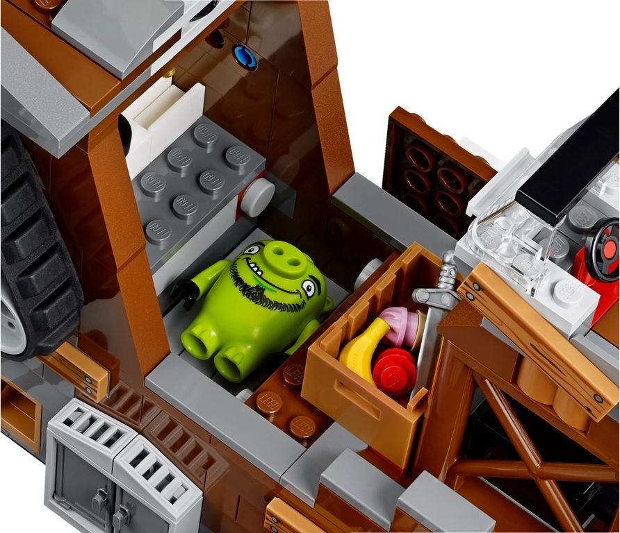 LEGO® Angry Birds Piggy Pirate Ship components