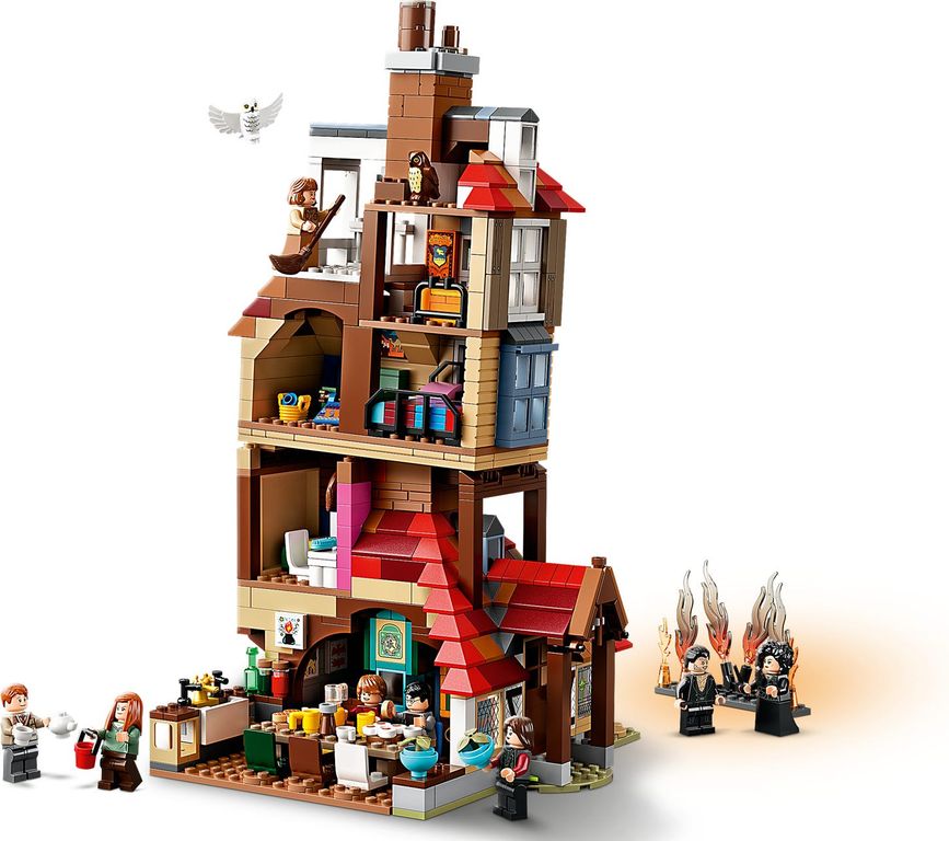 LEGO® Harry Potter™ Attack on the Burrow interior