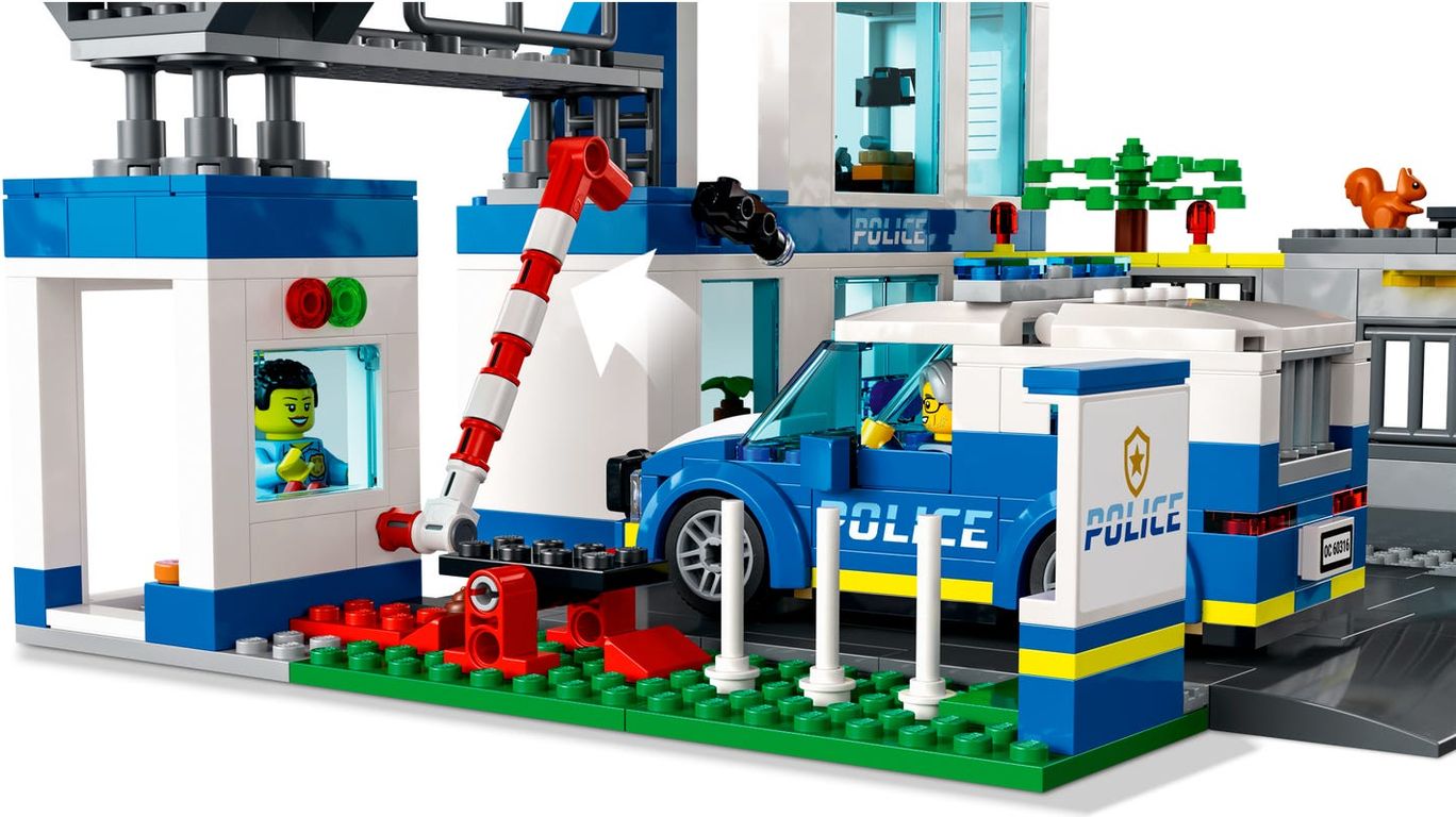 LEGO® City Police Station gameplay