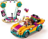 LEGO® Friends La voiture et la scène d'Andréa gameplay