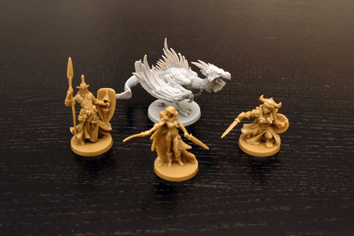 Massive Darkness: Heroes & Monster Set - Noble Warriors vs The Cockatrix miniatures