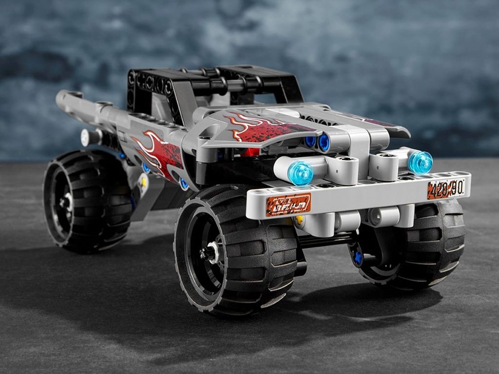 LEGO® Technic Getaway Truck gameplay