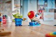 LEGO® Disney Alien mit Pizza Planet Raketenfahrt