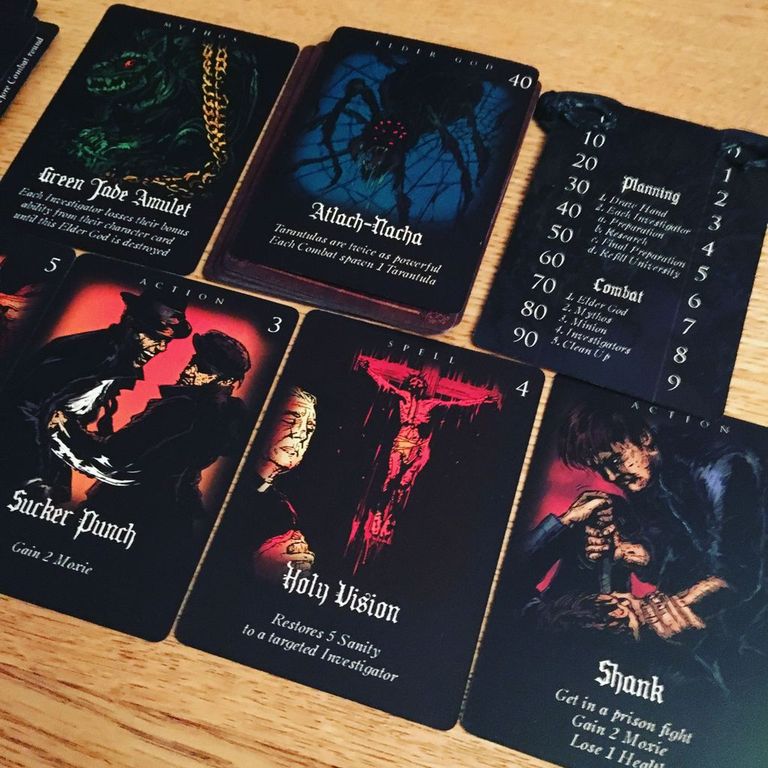 Cthulhu: A Deck Building Game kaarten