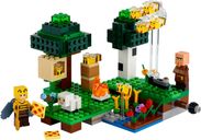 LEGO® Minecraft The Bee Farm components