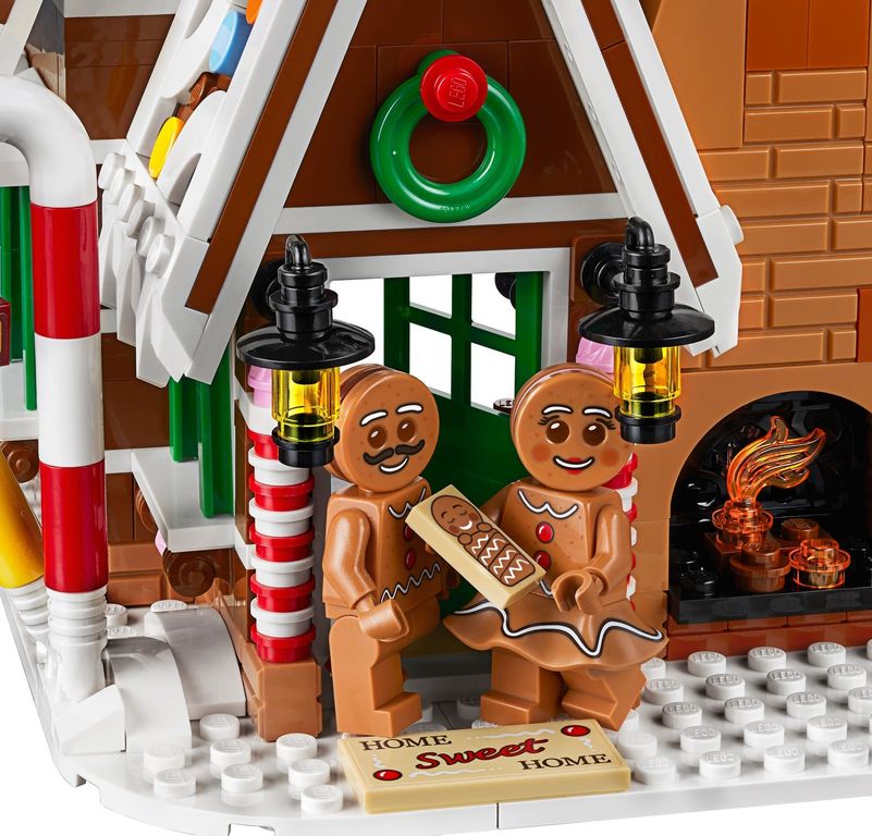 LEGO® Icons Gingerbread House characters