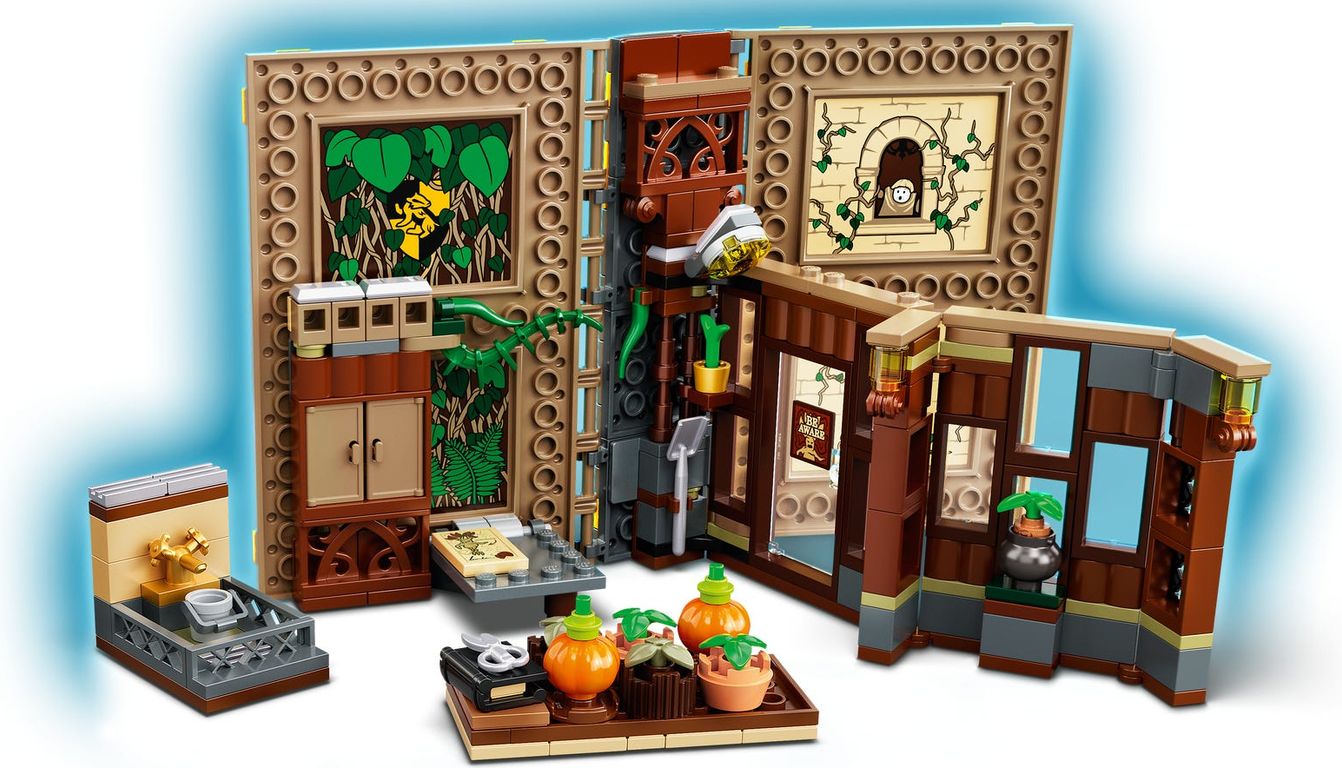 LEGO® Harry Potter™ Hogwarts™ Moment: Herbology Class components