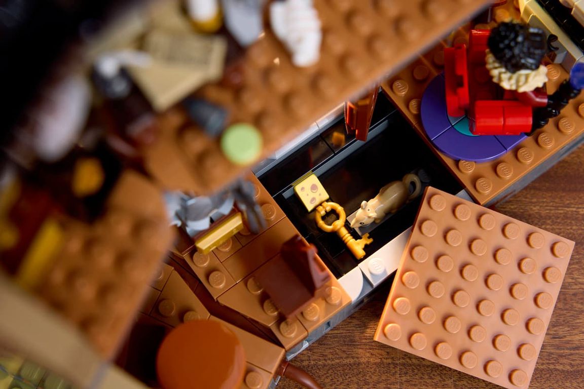 LEGO® Icons Maniero della Sindaca interno
