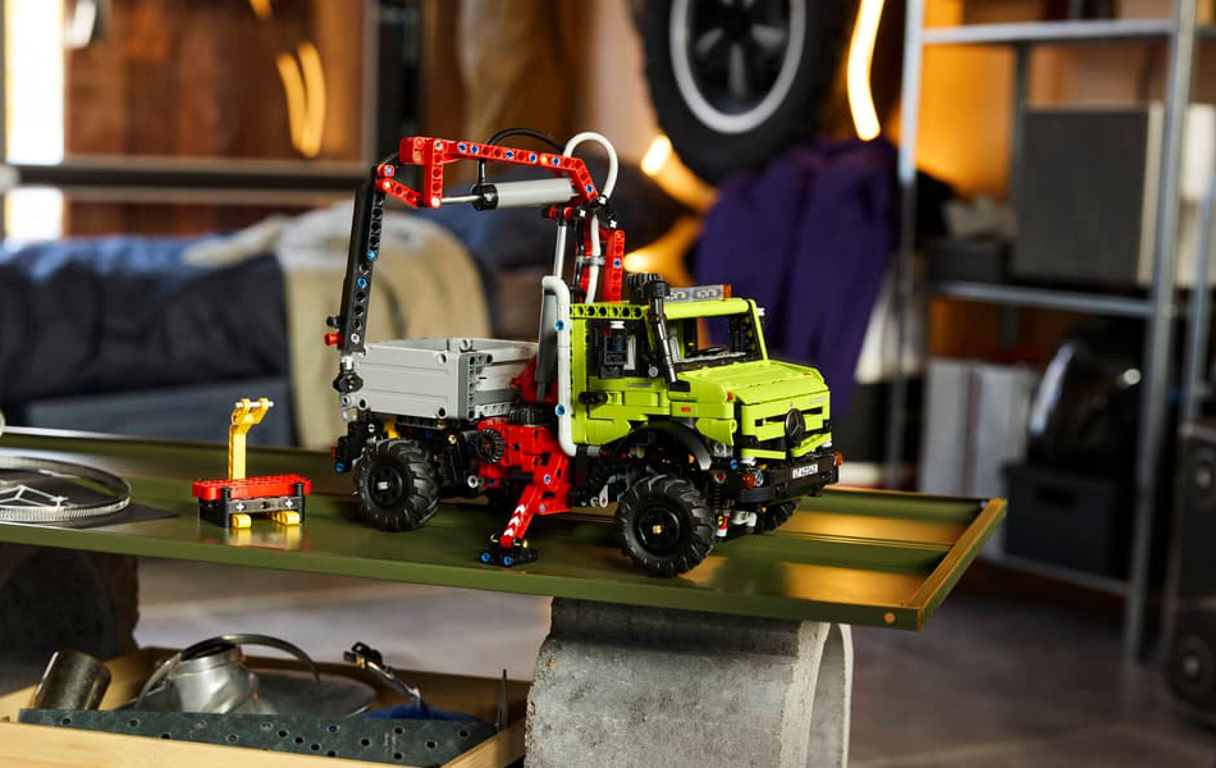 LEGO® Technic Mercedes-Benz Unimog U 5023 with Crane