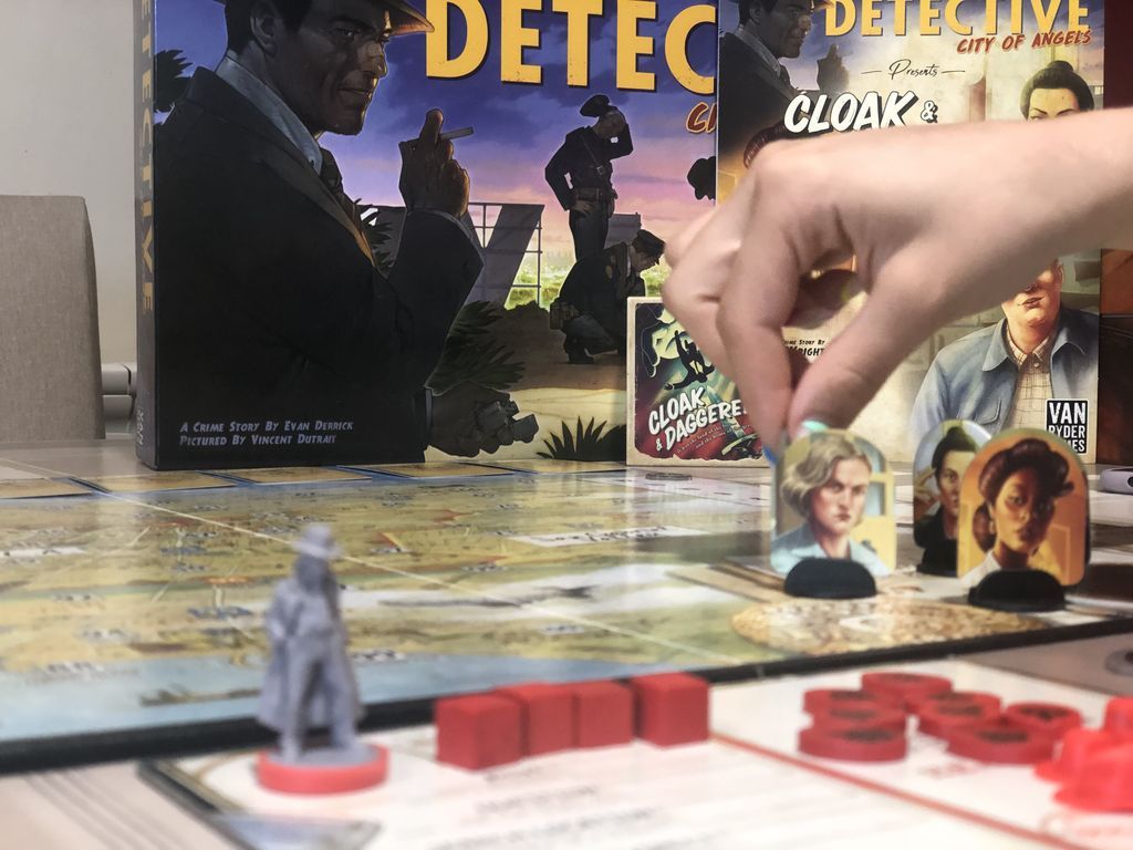 Detective: City of Angels – Cloak & Daggered components