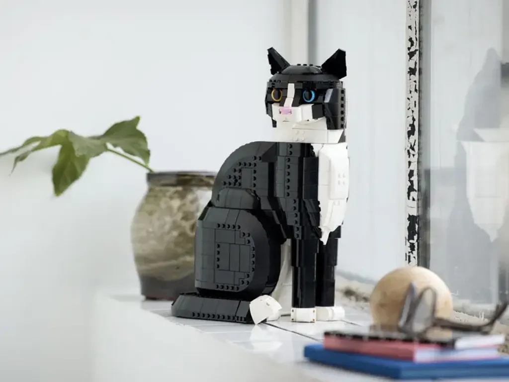 LEGO® Ideas Tuxedo Cat