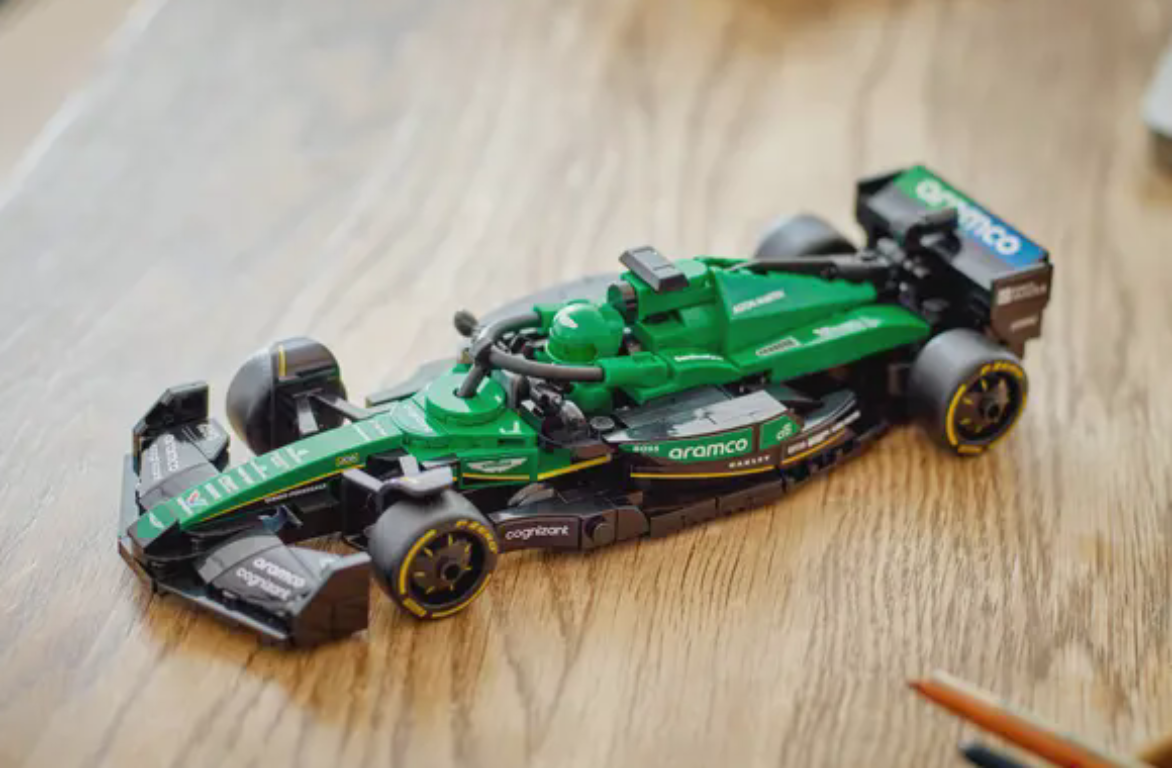 LEGO® Speed Champions Auto da corsa Aston Martin Aramco F1 AMR24