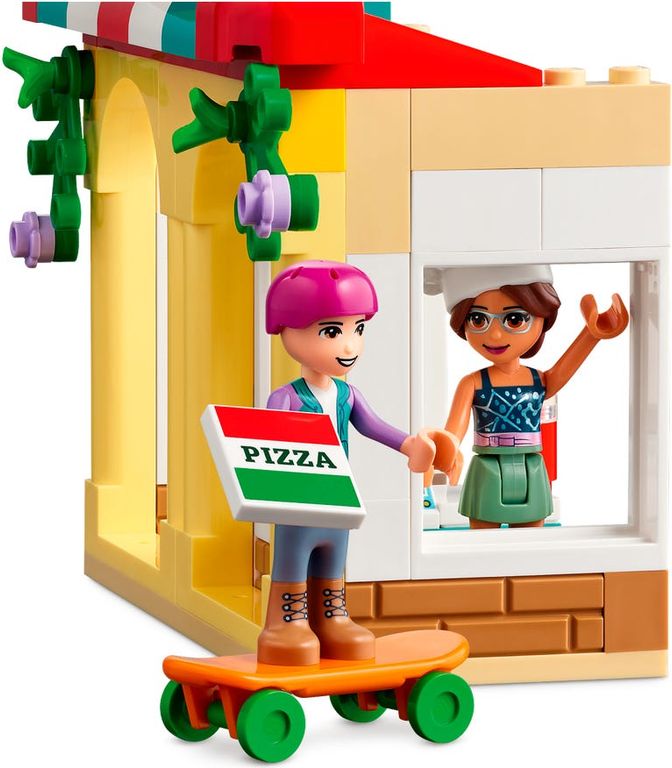 LEGO® Friends Heartlake City Pizzeria components